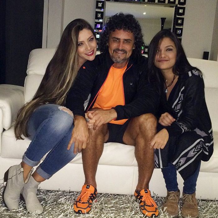 Futbolçu baş məşqçisinin sevgilisi ilə yaxalandı - FOTOLAR