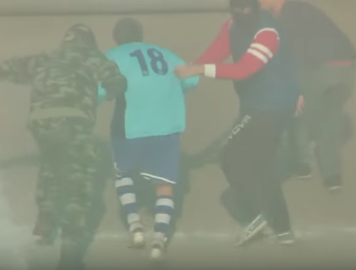 Futbolçu oyun zamanı stadiondan helitopkerlə qaçırıldı - FOTO/VİDEO