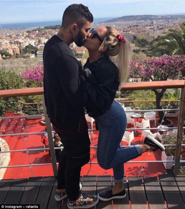 Neymarın atası qızından ayrılan futbolçuya hücum etdi - FOTOLAR