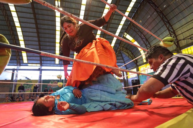 Qadınların vəhşi döyüşü: burda heç bir qayda yoxdu - FOTOLAR