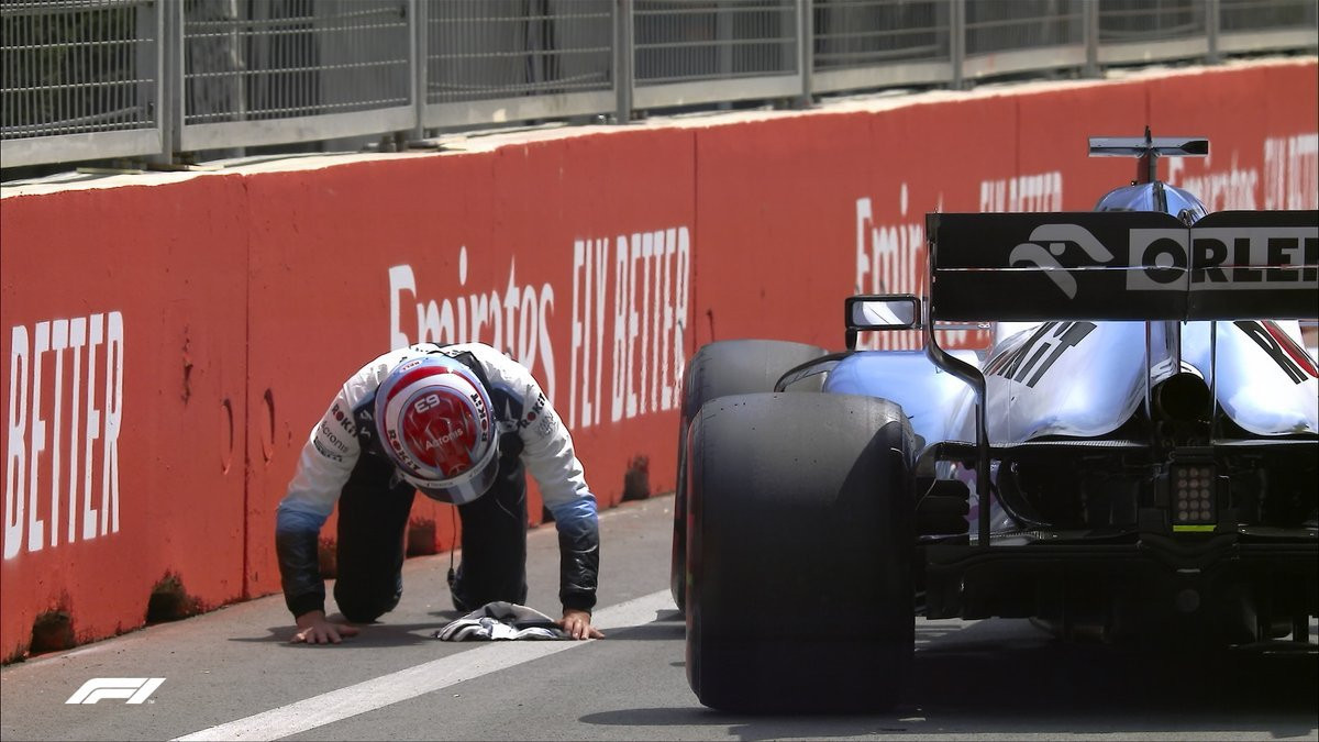 Kanalizasiya qapağı Bakıda "Formula 1"in dayandırılmasına səbəb oldu - FOTOLAR
