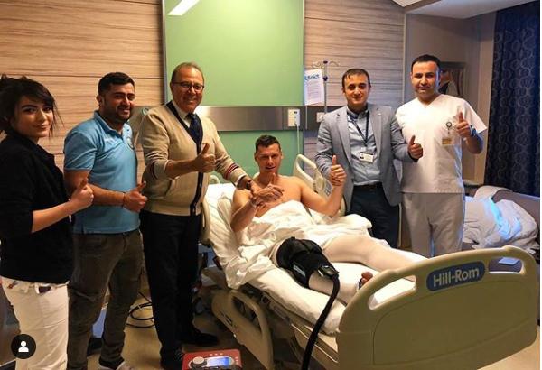 "Səbail"in qapıçısı Ankarada əməliyyat olundu - FOTO
