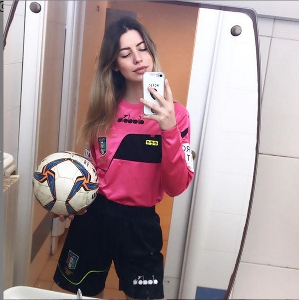 14 yaşlı futbolçudan qadın hakimə qarşı əxlaqsız hərəkət - FOTOLAR