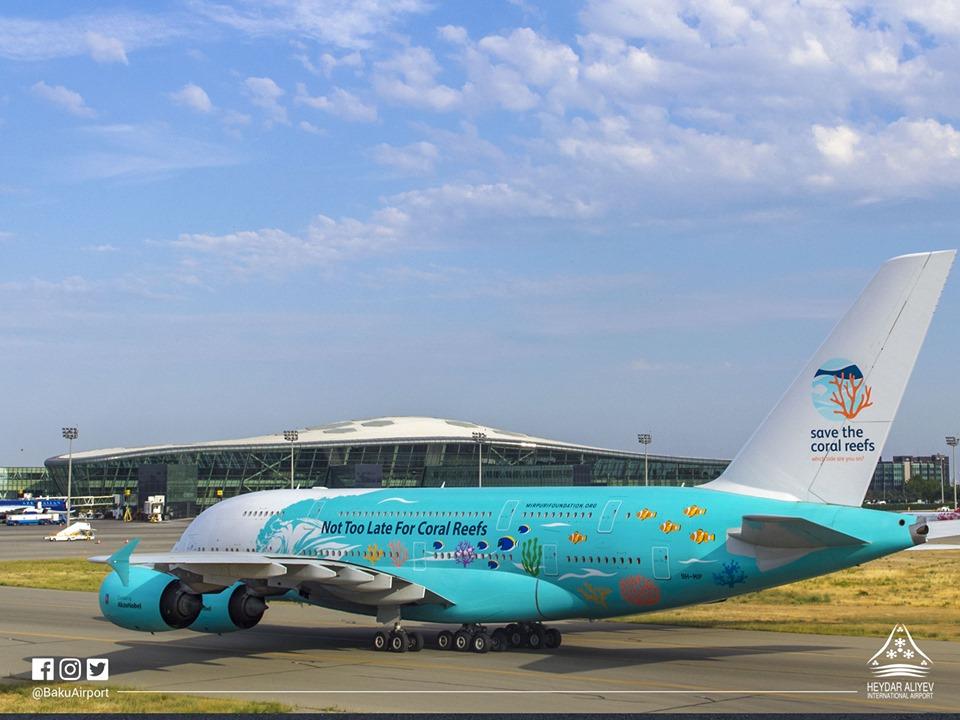 Ən böyük sərnişin təyyarəsi Bakı aeroportuna endi - FOTO