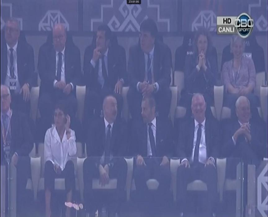 İlham Əliyev və Mehriban Əliyeva final matçında - FOTO