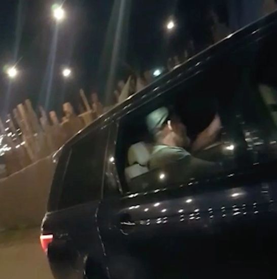 Viktoriya Bekhemin qucağında oturdu, cərimələndi - FOTO/VİDEO