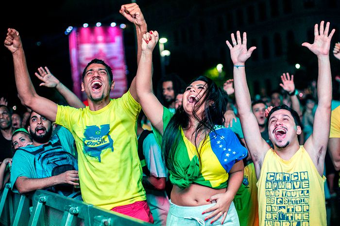 Braziliyalılar coşdu - FOTOLAR
