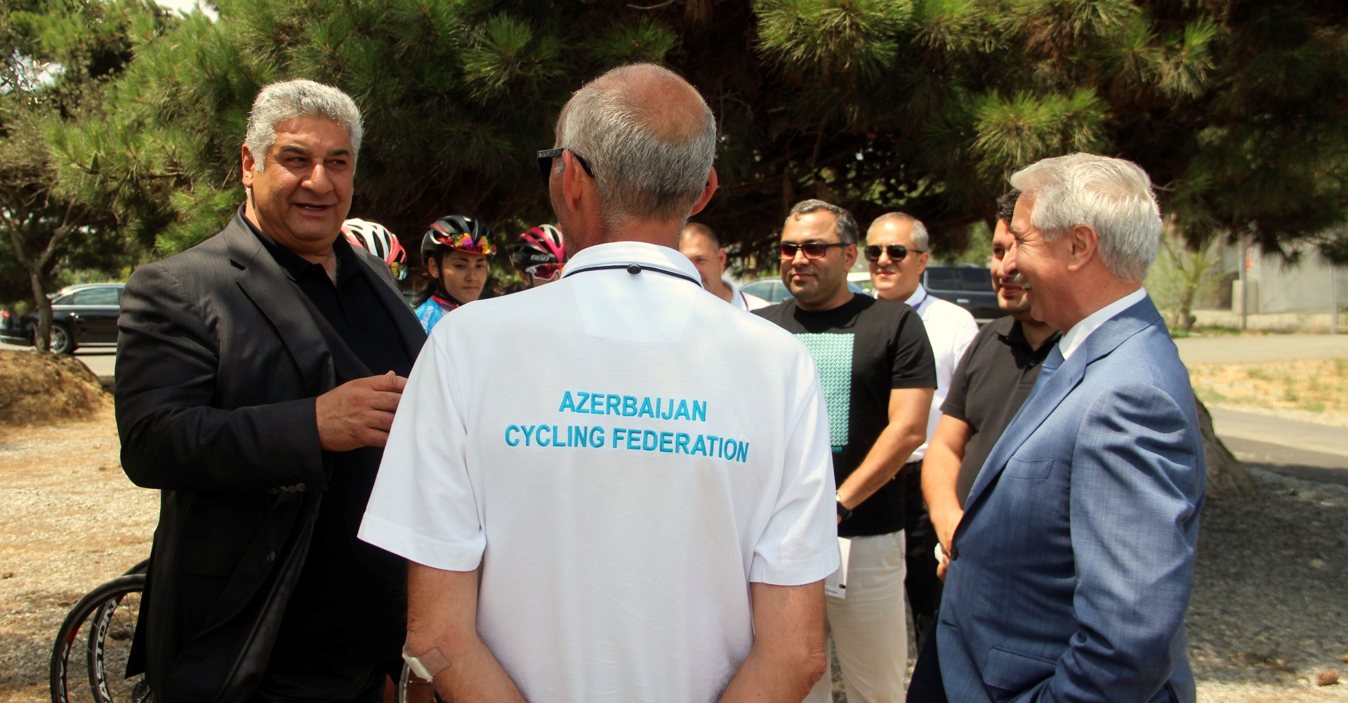 Gənclər və İdman naziri velosipedçilərlə görüşüb - FOTO