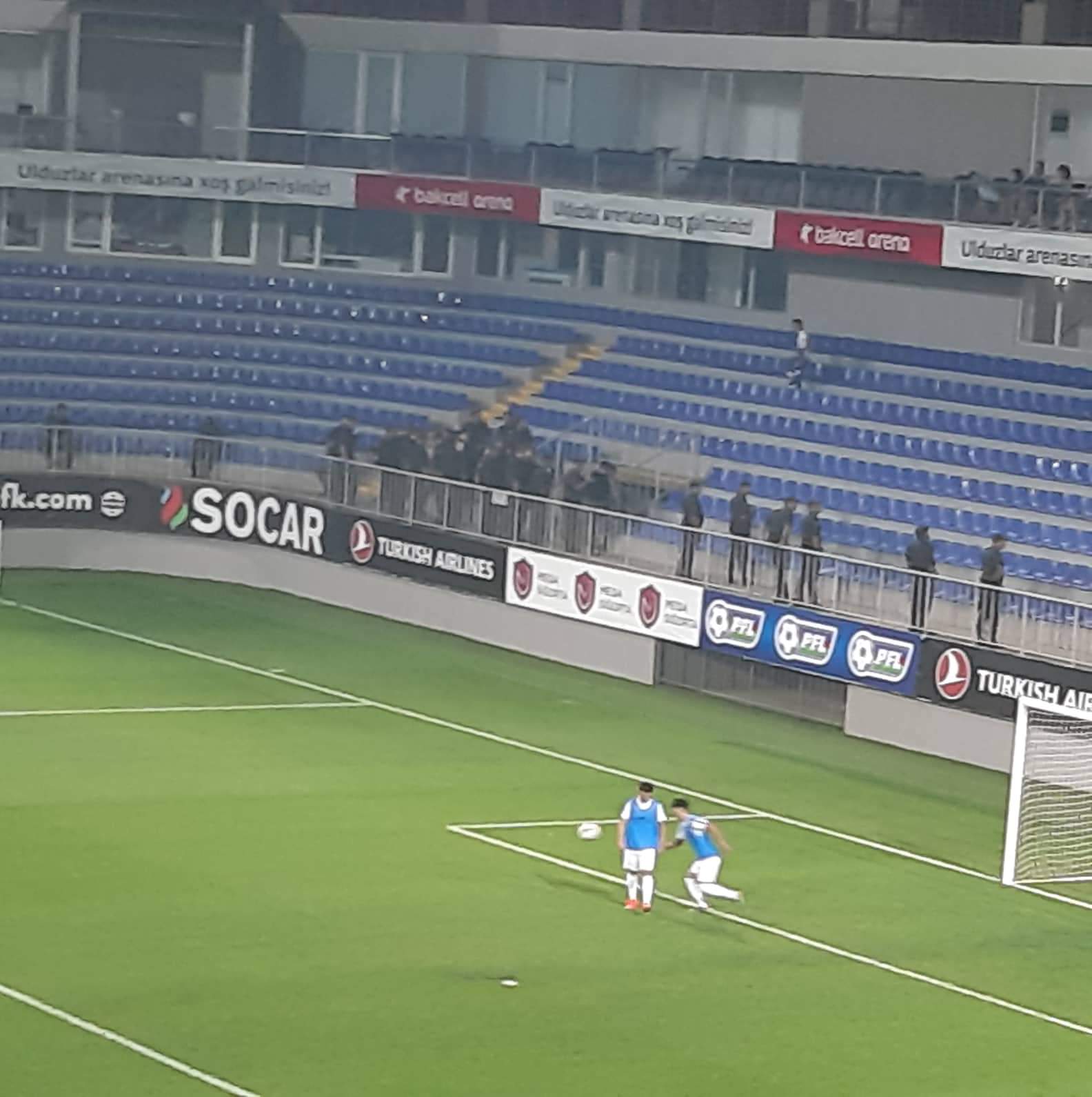 "Neftçi" rəhbərliyi azarkeşləri stadiondan qovdurdu - FOTOLAR