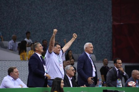 Hicran Şərifov gənc hakimin akkreditasiya kartını zorakılıqla alaraq arenaya daxil olub - İDDİA