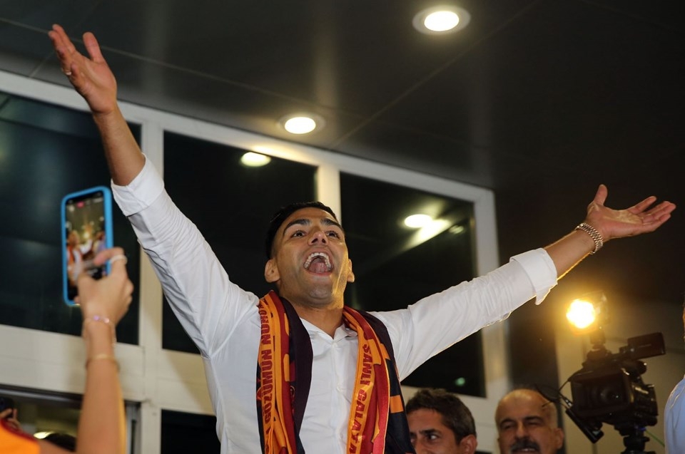 İstanbulda möhtəşəm qarşılanma - FOTO/VİDEO