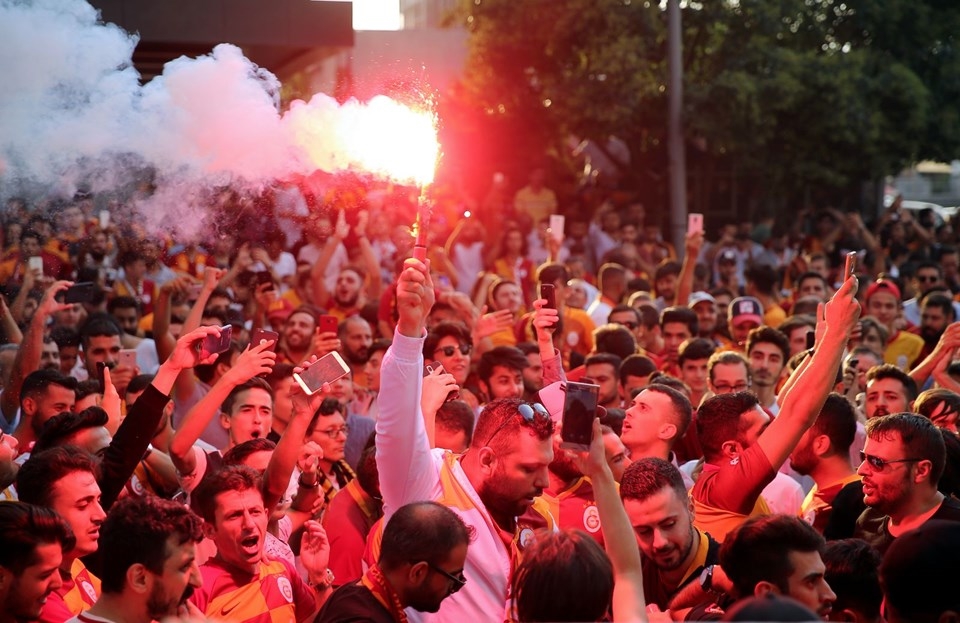 İstanbulda möhtəşəm qarşılanma - FOTO/VİDEO