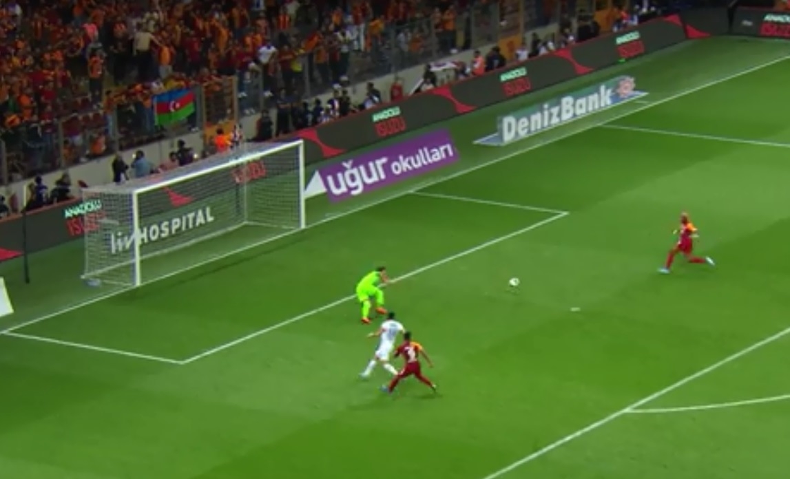 “Qalatasaray”ın oyununda Azərbaycan bayrağı - FOTOLAR