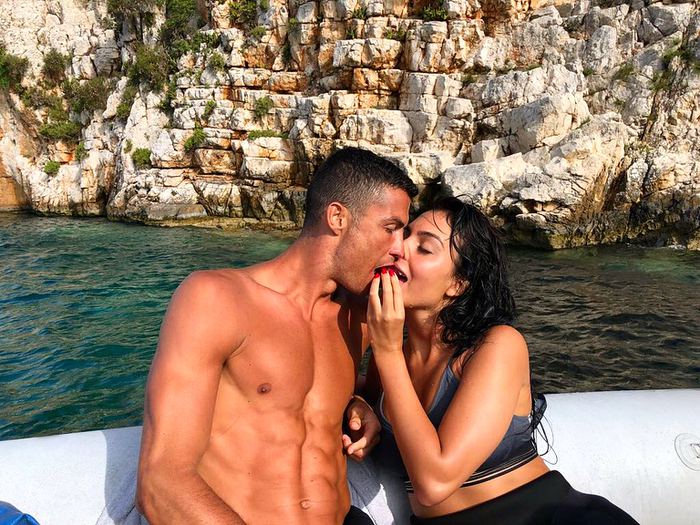 Ronaldo anasının ən böyük arzusunu yerinə yetirəcək - FOTOLAR