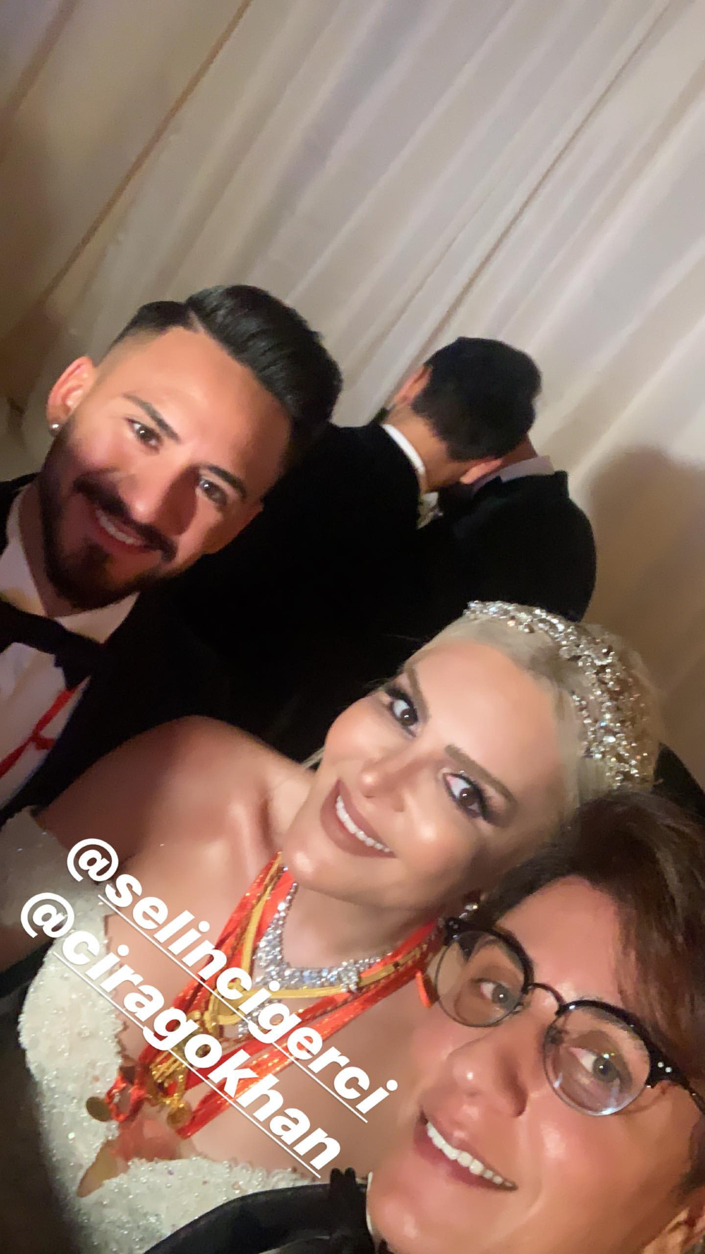 Azərbaycanlı məşhur transseksualla futbolçunun toyunda - FOTOLAR