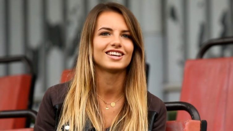 21 yaşlı qadın hakim "Instagram"ı "partlatdı" - FOTOLAR