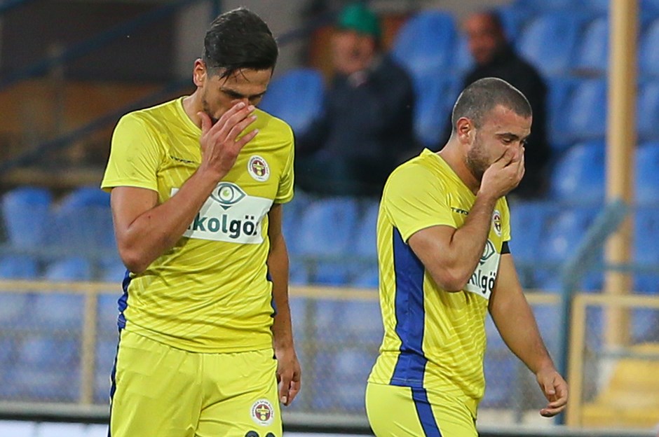 Anası ölən futbolçu meydana çıxdı, hər kəsi ağlatdı - FOTOLAR
