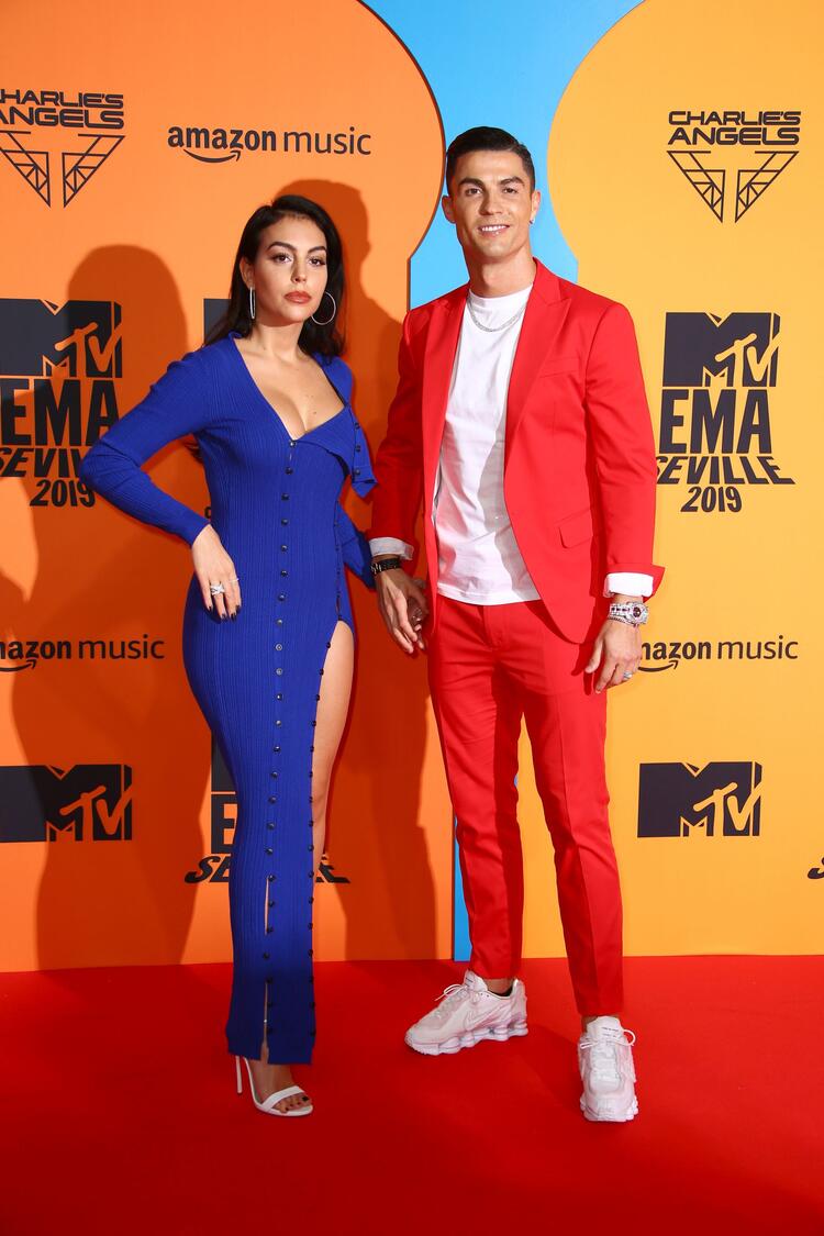 Hər kəs Ronaldonun sevgilisindən danışır - FOTOLAR