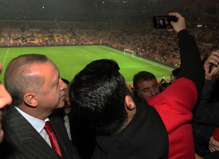 Ərdoğan paltardəyişmə otağında - FOTO/VİDEO