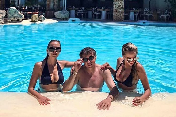 Millimizin baş məşqçisinin hamilə qızı futbolçu ilə evlənir - FOTOLAR