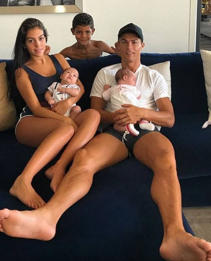Ronaldo və ailəsinin sarayı - FOTOLAR