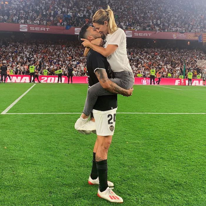 Ulduz futbolçunun xanımı bir paylaşımla sosial medianı "partlatdı" - FOTOLAR