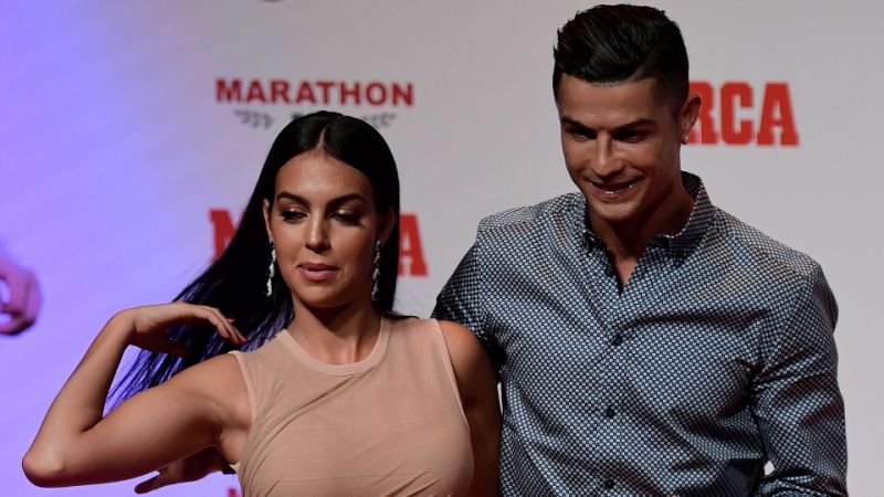 Ronaldonun sevgilisinin həftəlik qazancı göz qamaşdırır - FOTOLAR