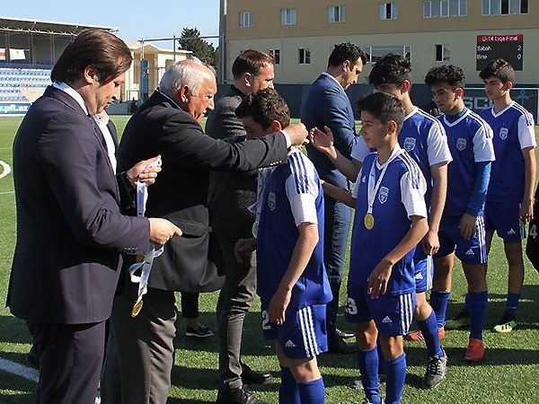 Ağasəlim Mircavadov: "Hər cür şərait yaradılıb, amma futbolçular inkişaf etmirlər"