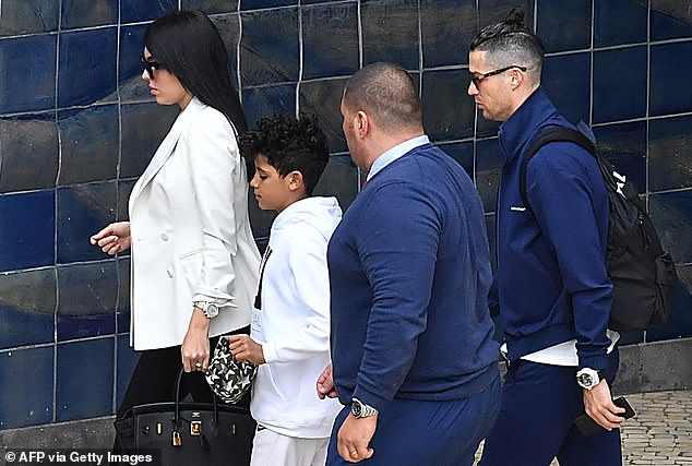 Ronaldu: "Anamın vəziyyəti stabildi" - FOTO