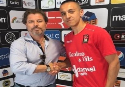 "Zirə"nin rəqibi Əlcəzair millisinin üzvünü transfer etdi