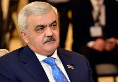 Rövnəq Abdullayev: "Gəlin, göydən yerə enək, ayağımızı yerə qoyaq"