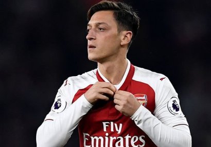 Məsut Özil yeni klubunun adını açıqladı