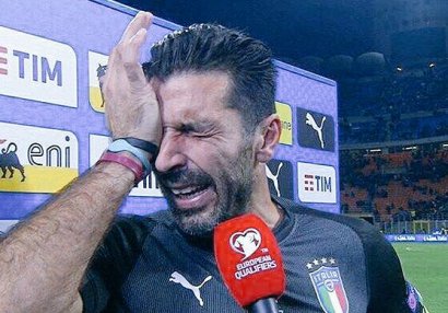 Buffon ağlaya-ağlaya karyerasını bitirdiyini açıqladı - FOTO