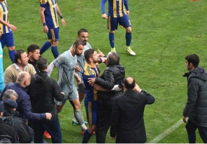 Prezident futbolçusuna öz qapısına qol vurdurdu