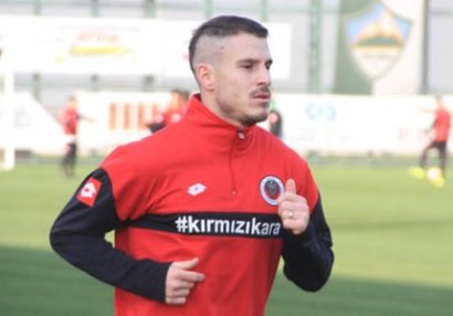 Dəniz Yılmaz debüt etdi, komandası qələbə qazandı