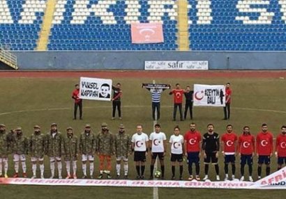 Meydana hərbi formamada çıxdılar - FOTO