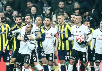 İstanbul derbisi: 100 dəqiqə oyun, 4 qol, 3 qırmızı - VİDEO