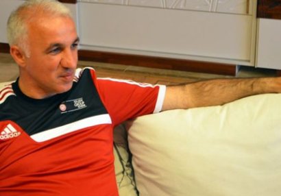 Arif Əsədova fəxri ad verildi
