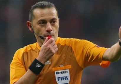 Cüneyt Çakır Azərbaycan millisinin oyununda