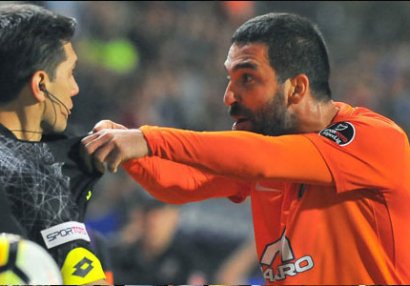 Arda Turan qovuldu - FOTOLAR