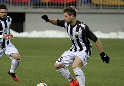“Neftçi”də növbəti qalmaqal: Futbolçu prezidentə qeyri-etik jest etdi