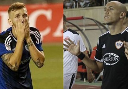 İki futbolçu \