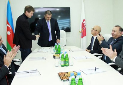 Yuri Maksimov daha 1 il \