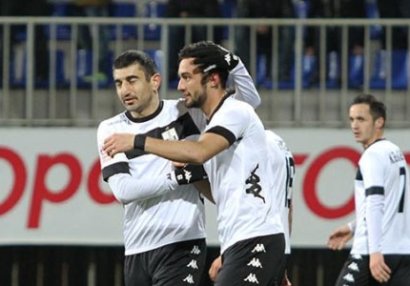 İki futbolçu \