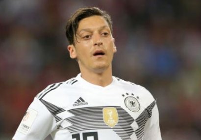 Almaniya millisində şok: Özil \