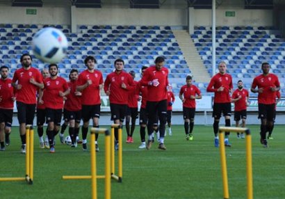 “Keşlə” baş məşqçisiz başladı
