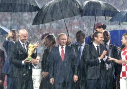 Putin dünya çempionatının medalını \