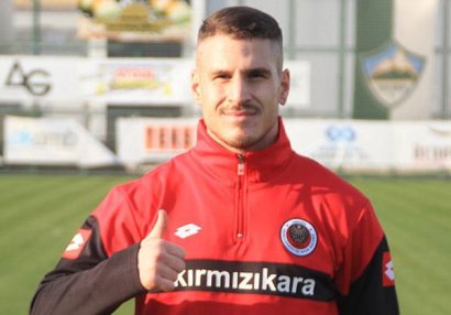 Millimizin hücumçusu Superliqada qələbə gördü