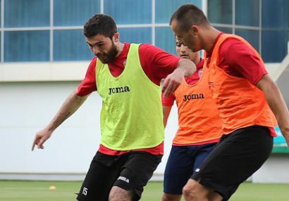 “Keşlə” klubu iki futbolçu ilə müqavilə bağlayıb