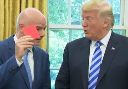 FIFA prezidenti Trampa qırmızı kart göstərdi (FOTO/VİDEO)